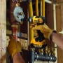 DEWALT Boulonneuse à chocs 203 Nm 18V 4Ah - DCF880M2